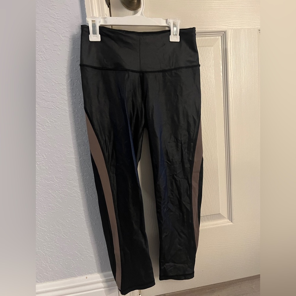 Victoria Sport Knockout capri workout leggings size small
